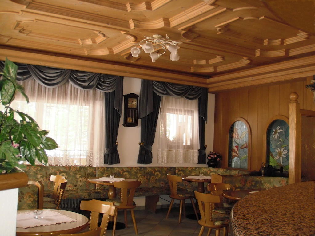 Hotel Rosalpina Rocca Pietore Exterior photo